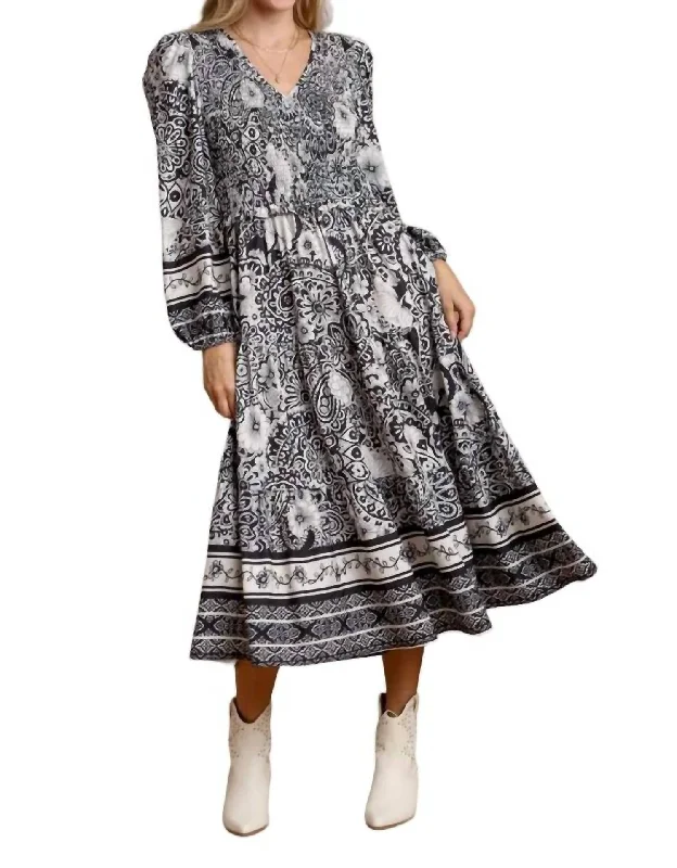 Elegant Women's Fashion V-Neck Smocking Maxi Dress With Border Details In Black/white