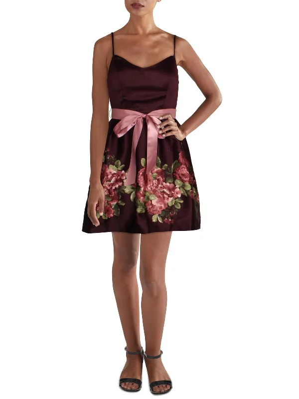 Women's Evening Clothing Juniors Womens Sleeveless Mini Fit & Flare Dress