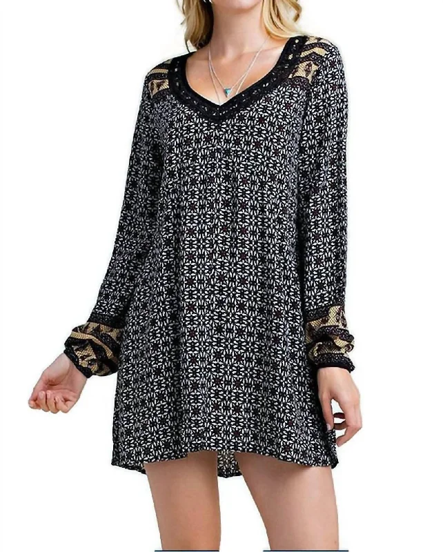Fashionable Women's Clothes Border Print Swing Dress In Black