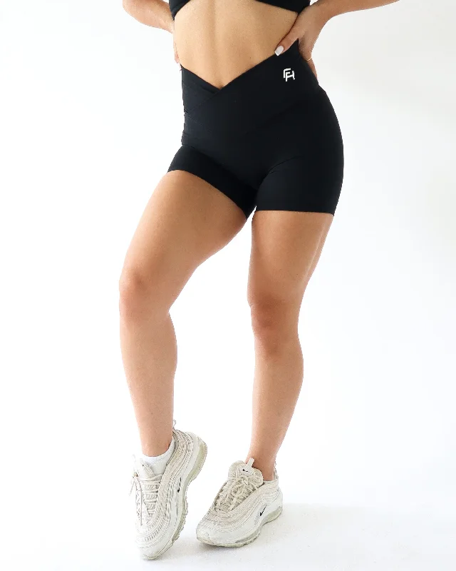 Look And Feel Your Best With Discounted Yoga Clothing Onyx Biker Shorts 5” - Raven